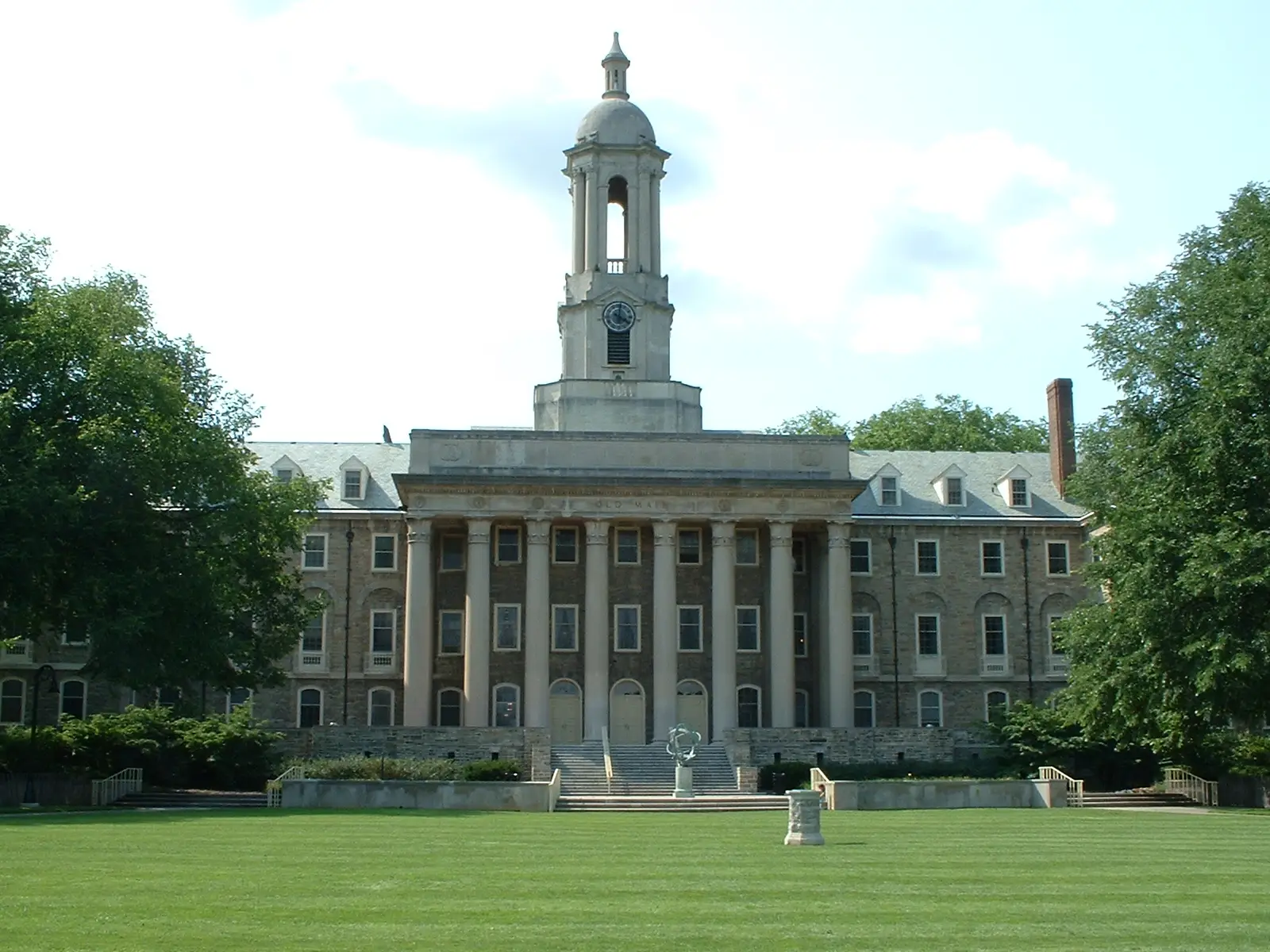 Penn State World Campus campus — Main entrance of Old Main , at Penn State University in University Park , Pennsylvania .
